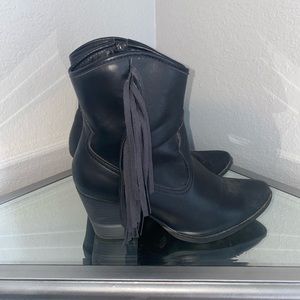 Size 8.5 Black fringe cowgirl boots